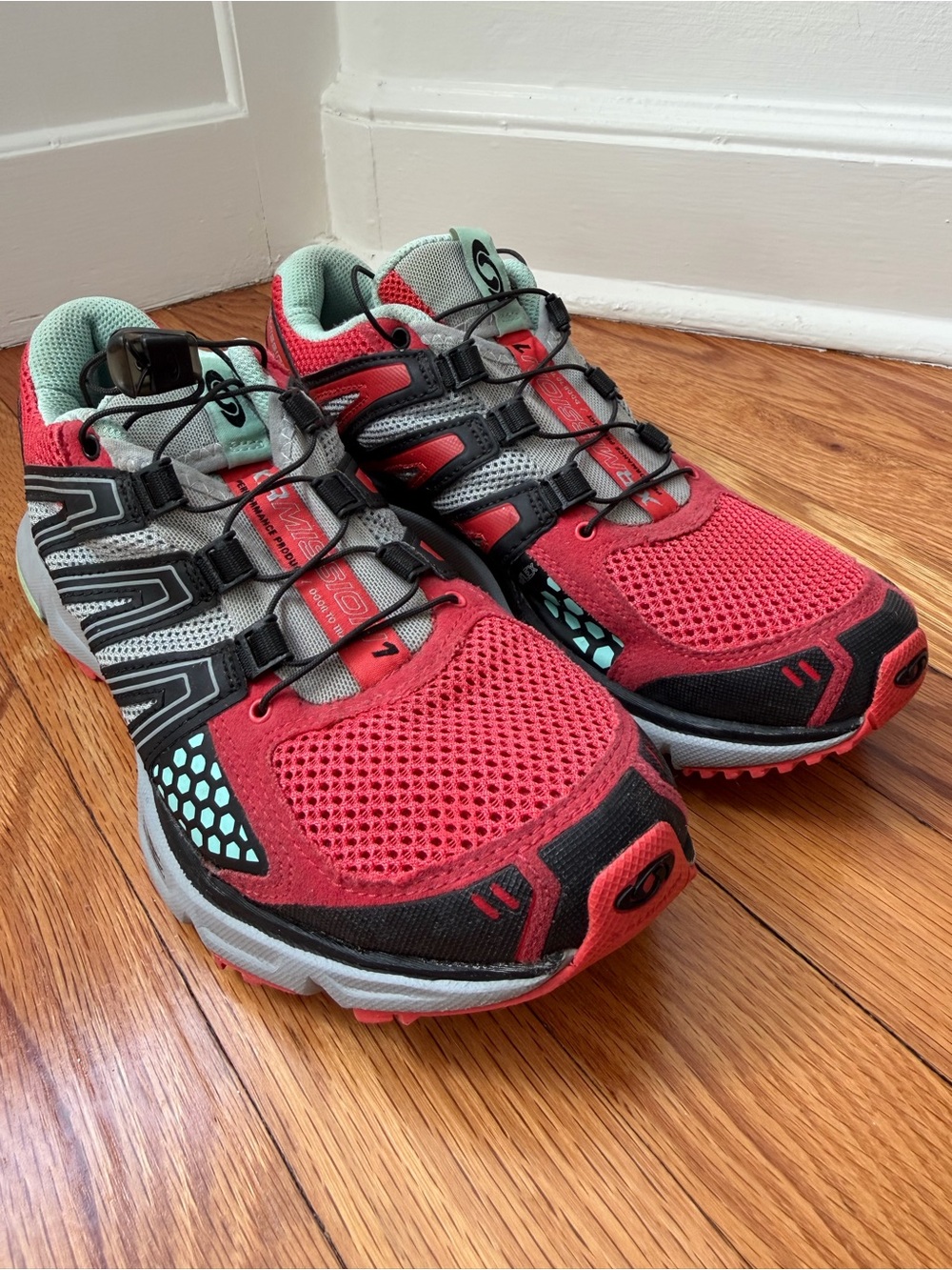 Salomon XR Mission Red Grey Mint Women's Trail Running Shoes Women's Size 7